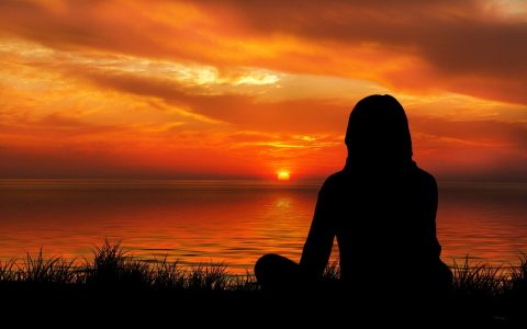 Meditation bei Sonnenuntergang